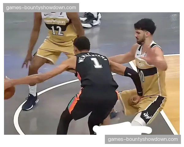 马刺大胜国王取六连胜 福克斯26分难阻团队攻势