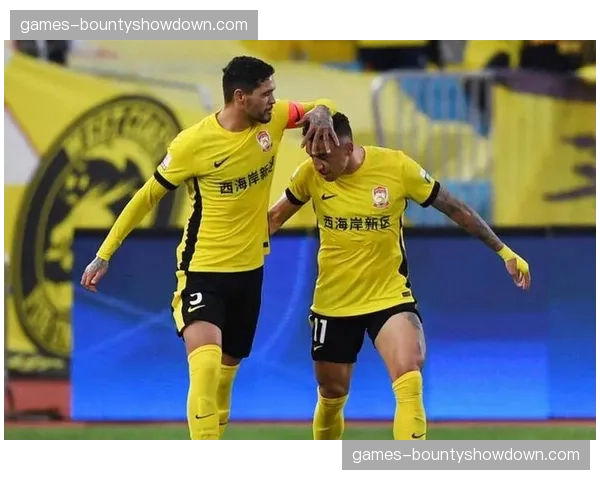 青岛西海岸门将刘世博仅三次扑救,低级失误导致丢球 青岛西海岸门将刘世博仅三次扑救,低级失误导致丢球